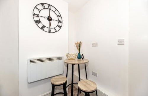 Cozy Ground-Floor Studio, Excellent City Access - Photo 8