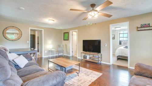 Half-Mi to Marina Pet-Friendly Disney Home - Photo 4