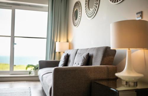 Stunning Sea Views, luxury apartment beaches & restaurants are a short walk away - Foto 9