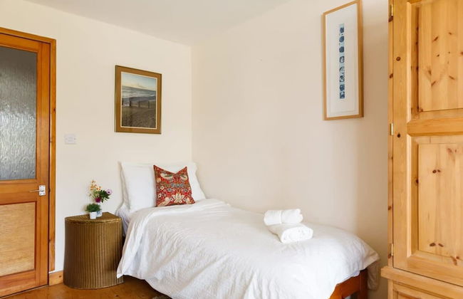 Sunny Seafront Chalet - Sleeps 6 - Photo 54