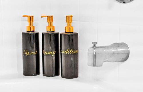 Lux Oasis in Woodland Hills - Foto 31