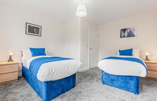 Modern 4-Bed, Parking, Pool Table, Sleeps 11 - Foto 11