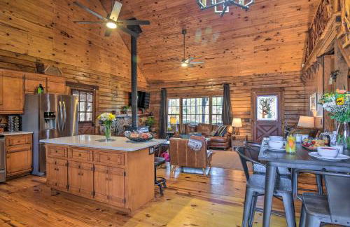 Luxe Cabin with Hot Tub on 5 Acres in Pearcy! - Foto 8