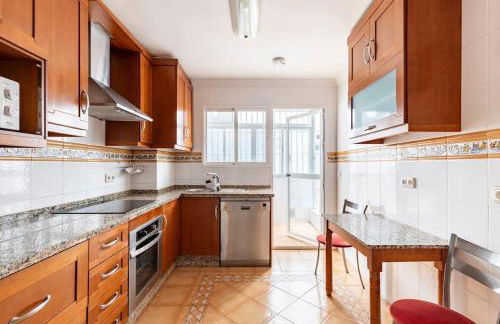 Amplio piso con 4 habitaciones para disfrutar de Málaga con parking gratuito - Photo 23