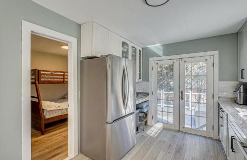 Walk to Broadkill Beach Sleek Family Home with Deck - Foto 12