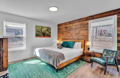 Chalet with Hot Tub, Game, Movie Room, Lake and Pool Access - Foto 19