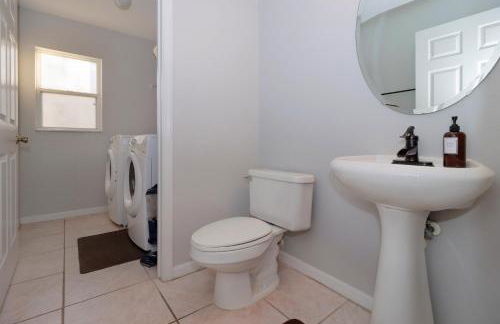 Sunny South Facing Pool with Hot Tub and Lake View Near Disney - Foto 41