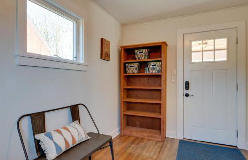 Charming Farmhouse Walk to Village and Trails! - Foto 12