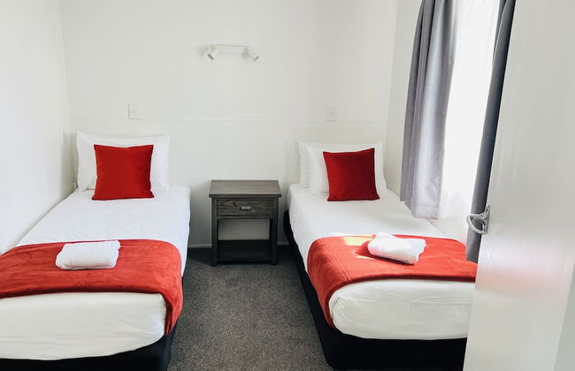 18th Avenue Thermal Motel - Photo 5