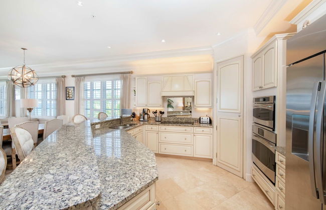 Seabreeze 8 - Luxury 4-bedroom on Seven Mile Beach - Photo 14