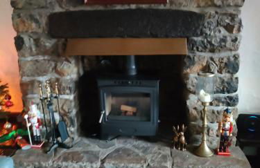 Fishermen's cottage with log burner, 2 bathrooms & sea views from garden terraces - Foto 44