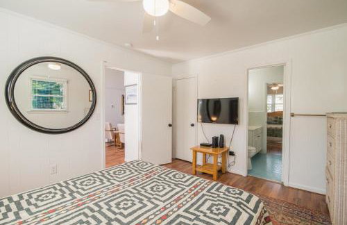 Cozy Beach House Steps from the Shore: 4 Bedroom - Foto 15