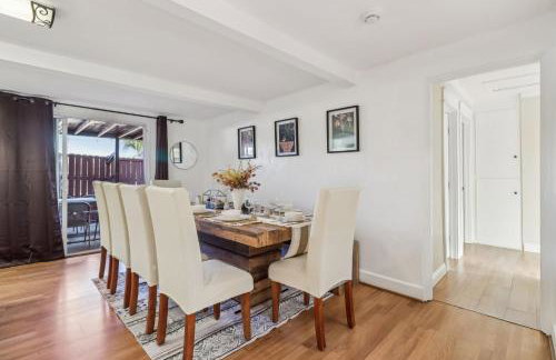 Entire Private Home with 3 Bedrooms, Gated Yard, Parking, King Bed, Available Now - Foto 26