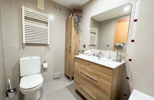 Family & Friends Apartment with Pool - Foto 19