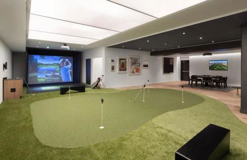 Luxury 1BR w Stunning Floor-to-Ceiling Water Views - Foto 34