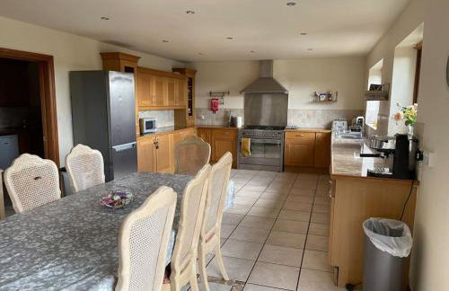 Spacious Home, 6 large bedrooms, full sky package, sleeps 14 - Foto 48