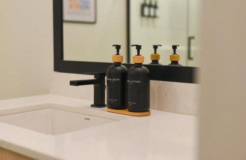 LUX Studio King Bed Free Parking Gym New - Foto 54