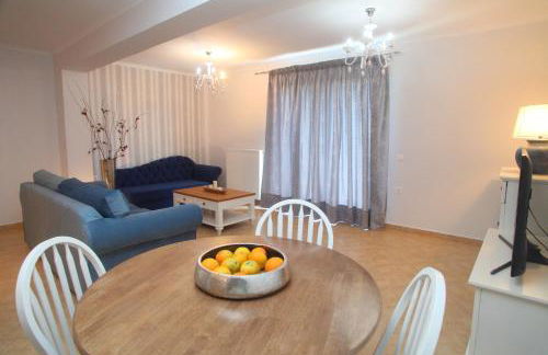 Pirofani Villa Apartments - Photo 17