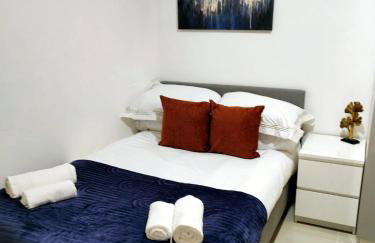 Luxurious 3 bed Ensuites & kitchenettes Nr LGI Hospital & Uni - Free 5G WIFI & Netflix Short Stays - Contractors Free Parking - Foto 41