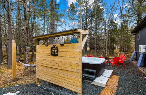 Evergreen Escape Hot Tub Firepit Resort Pool - Foto 40