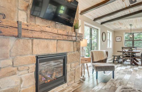 Tranquil Lakefront Cabin Fire Pit, Grill and Patio - Foto 7