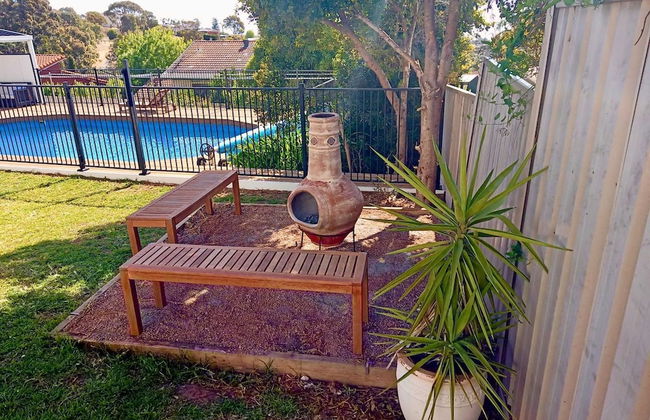 The Ultimate Poolside Escape - Pet Friendly - Foto 24
