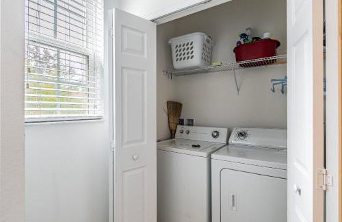 4BR Bella Vida Lakeview Pool Townhome - Photo 28