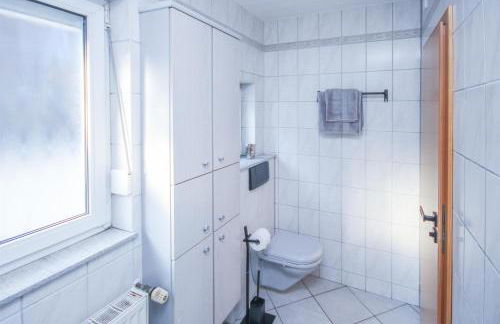 ALFA Stuttgart 3Zi-Maisonette 6 Personen Zuffenhausen nahe Porsche & Bosch l WIFI & SmartTV I 3BR 4 Beds I Kitchen I Bathroom & WC - Foto 31