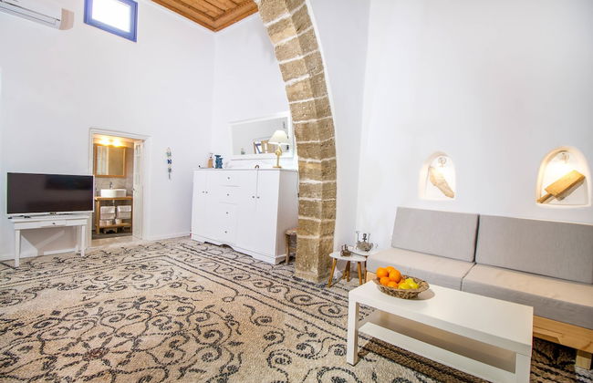 The Red Door in Koskinou - Photo 9