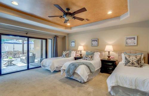 Estate Resort Style Oasis 6BDRM, 5.5 Bath Heated Pool with Misters - Foto 15