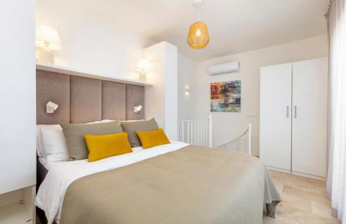 First Row Beach Villa - Photo 44