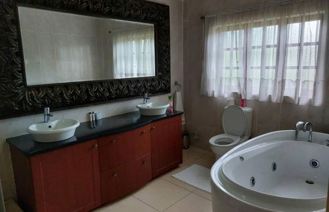 Modern House With Pool in Mount Pleasant - 2063 - Photo 5