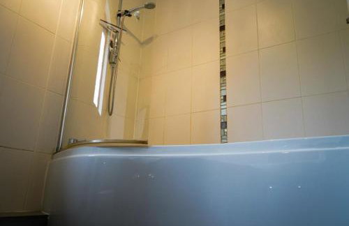 Big 6 bedroom house in Biddenham with 3 bathrooms - Foto 19