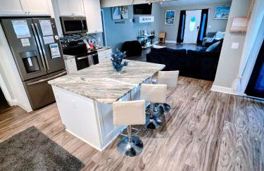 5 Mins from beach and has pool, hot tub, games, pet friendly - Foto 22