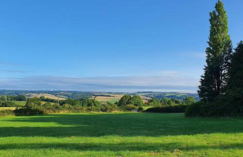 Beautiful Stone Barn with Hot Tub on a Quiet Farm - Foto 15