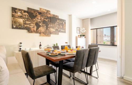 Spacious & Stylish Flat with Garage by HostWise - Foto 13