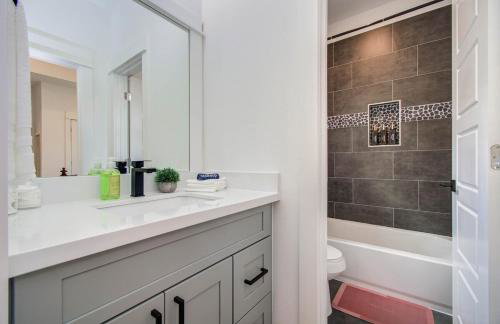 Modern getaway near downtown and airport - Foto 19