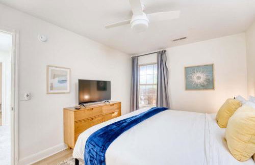 Spacious Modern Retreat with Game Room & Fire Pit near Trails - Foto 21