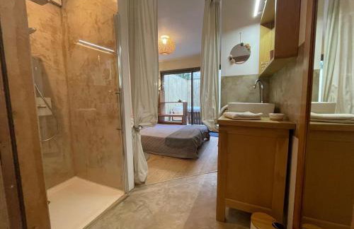 Glass and wood designer villa with garden in centertown - Foto 41