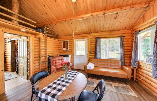 Cozy Farm Cabin - 9 Mi to Trout Creek! - Foto 5