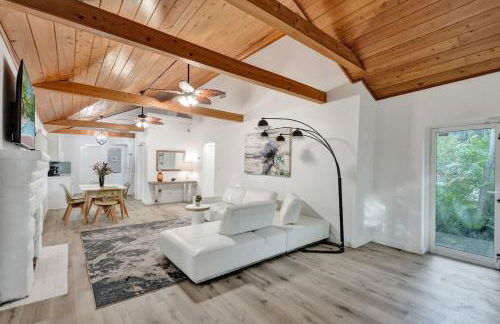 Tropical Oasis 2BR House w Pool - Foto 26