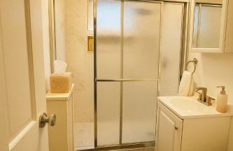 Spacious 4BR near NYC with Parking, 10min MetLife, 20min Times Sq - Foto 15