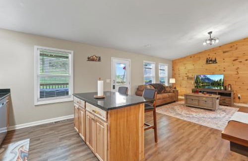 Cabin with King Bed , XBOX, HotTub, Games, Firepit , Stargazing Dome - Photo 34