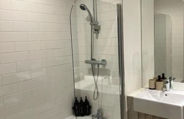 Spacious Central Manchester Apartment - Next To AO Arena & Picadilly Station - Local Attractions - Free Parking - Foto 10