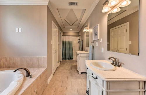 Gorgeous Home with Fireplace, Near St Louis Bay - Foto 15