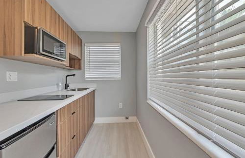 The Shell on Walnut Studio Hollywood Beach Free Parking - Photo 6