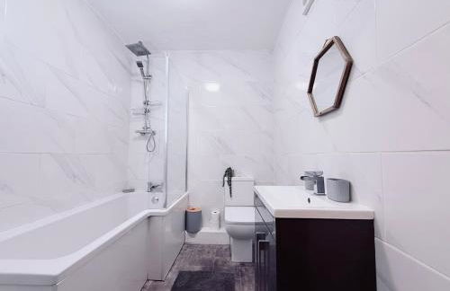 3BR Contractors Stay in Ammanford with Parking and Wi-Fi - Foto 13