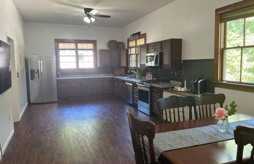 Victorian mini mansion near Lake Greenwood - Foto 46