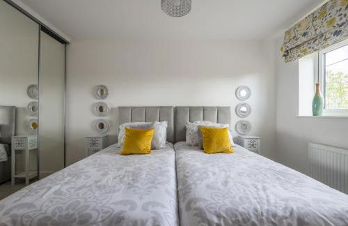 Luxurious 3 bedroom house now with FULL FIBRE INTERNET Shangri la in village of Alfrick with driveway parking for 3 cars in an area of outstanding natural beauty, superb walking,close to Worcester, Malvern showground, theatre, Malvern hills, dogs welcome - Photo 42