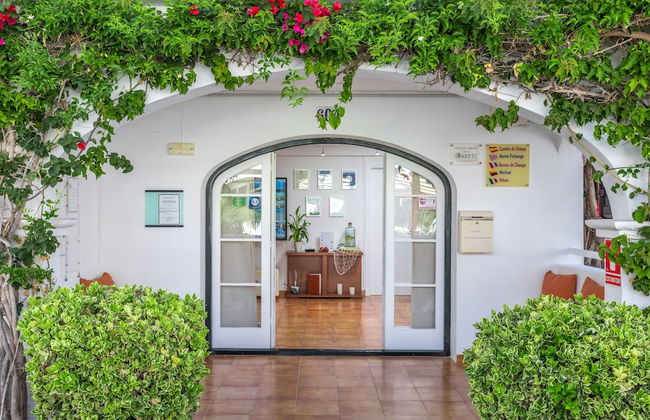 White Sands Beach Club - Photo 2